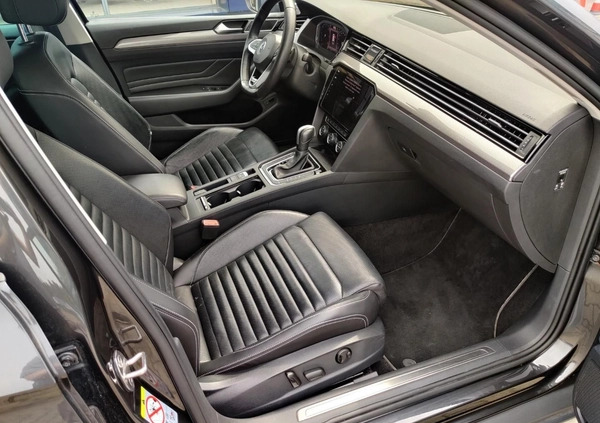 Volkswagen Passat cena 125900 przebieg: 119702, rok produkcji 2019 z Mońki małe 211